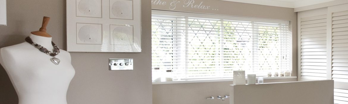 Rosemary Ridgway, April Hamilton acrylic tray frame mexican shells